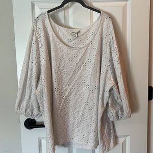 White eyelet 3/4 sleeve top